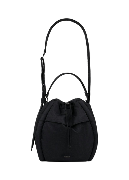 Sac bandoulière 7,5l en matière recyclé | noir "curve bucket bag - black" - Sandqvist