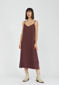 Robe midi aubergine à fines bretelles en lenzing ecovero - gaelaa