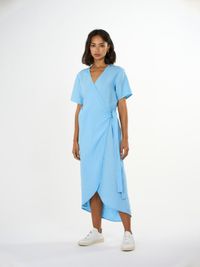 Robe portefeuille bleu clair en lin bio - linen wrap dress airy blue