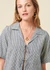 Blouse à noeuds en coton bio | carreaux "moa tie check indigo blouse - blue" - Nudie Jeans