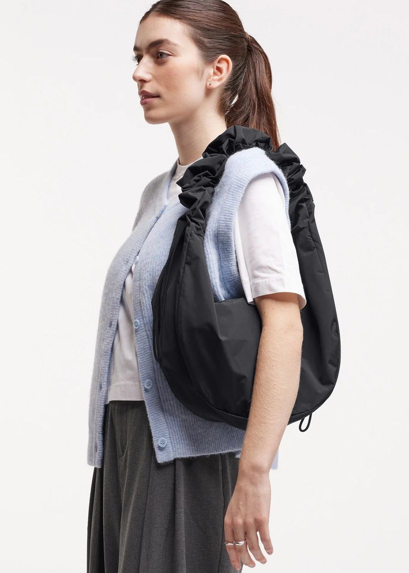 Sac bandoulière en matière recyclée | noir "moon bag ruffle black" - Got Bag