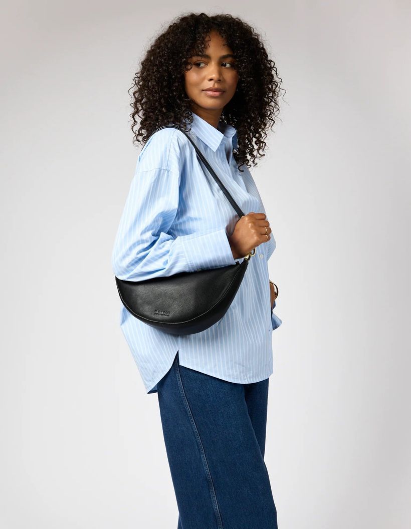 Sac à bandoulière en cuir certifié | noir "leo black soft grain leather" - O My Bag