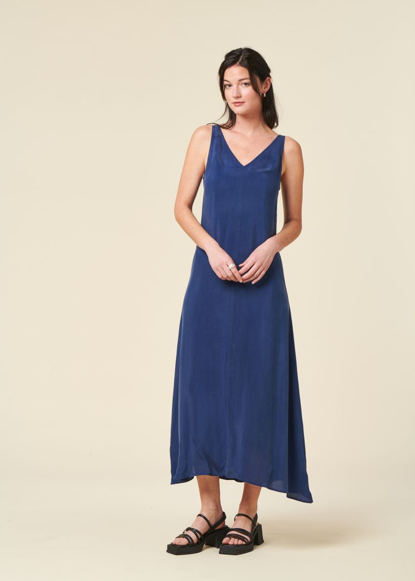Robe longue en cupro | bleu "cobalt sade dress - blue" - Thinking Mu