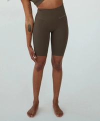 Short biker marron en recyclé - lena short rib brown