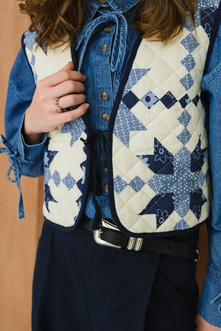Gilet matelassé en coton bio | bleu et blanc "lill quilted cotton vest - offwhite/blue" - Nudie Jeans