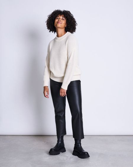 Pantalon noir enduit vegan en coton bio - the vegan coated black