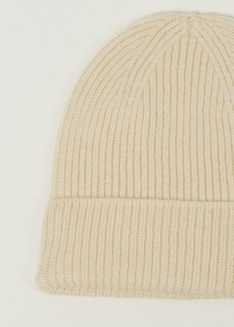 Le bonnet en laine mérinos recyclée | écru - WeDressFair Essentiels