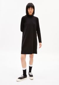 Robe pull à col cheminée noire en coton bio - friadaa