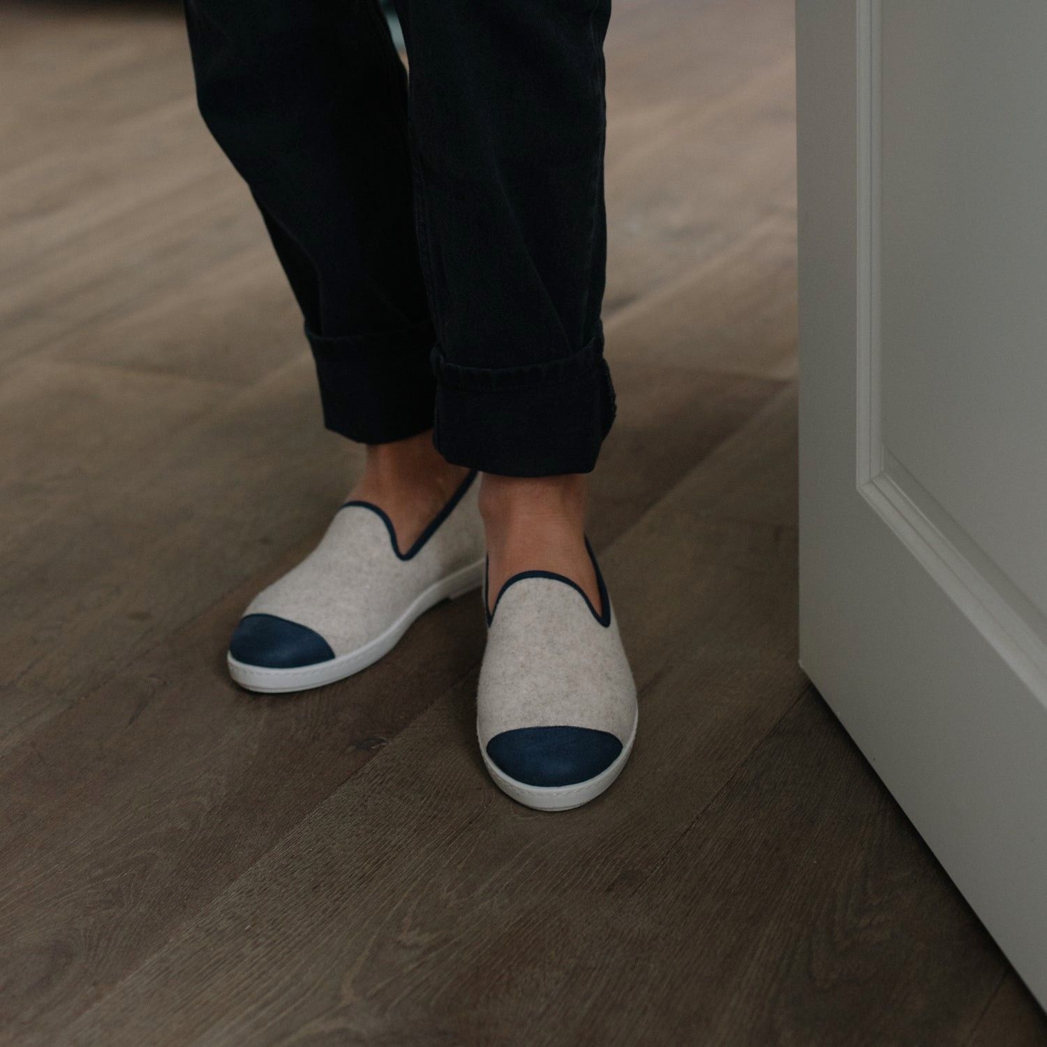 Chaussons en laine recyclée beige et marine 