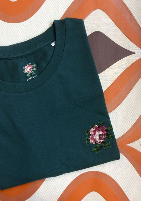 T-shirt brodé vert émeraude en coton bio - rose