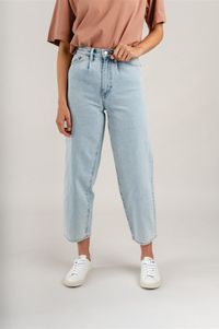 Jean 7/8 droit bleu clair en coton bio - aanike powder indigo