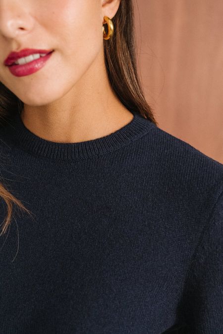 Pull droit en laine mérinos recyclée | marine - WeDressFair Essentiels