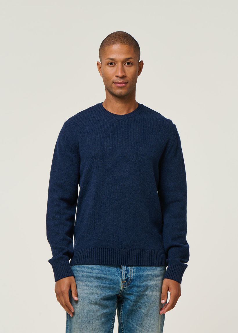 Pull en laine mérinos recyclée | bleu "classic merino wool crew - marine blue" - Colorful Standard