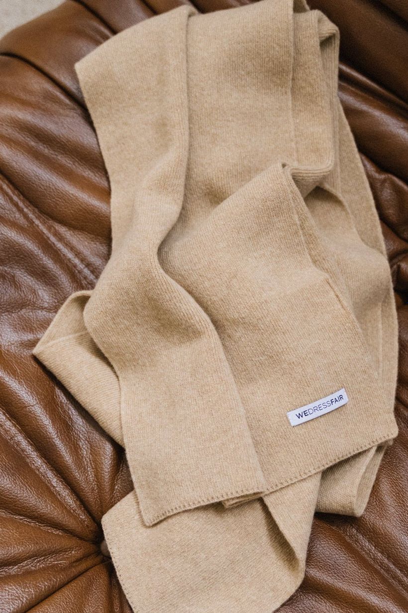 L'écharpe en laine mérinos recyclée | beige - WeDressFair Essentiels