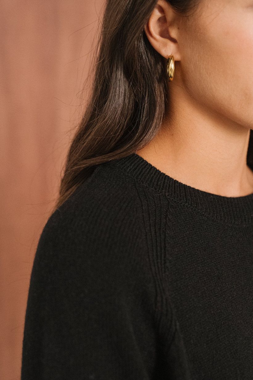 Le pull boxy en laine mérinos recyclé | noir - WeDressFair Essentiels