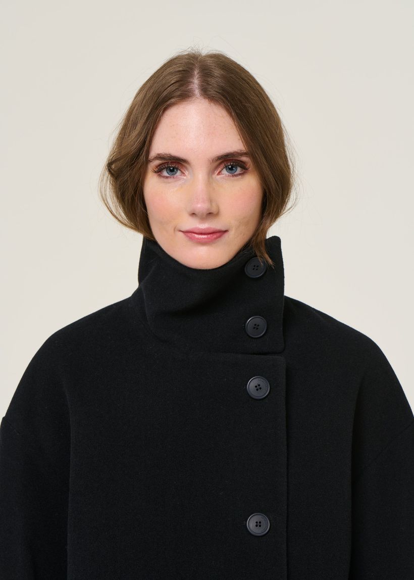 Manteau court en laine bio | noir "majelaa wool - black" - Armedangels