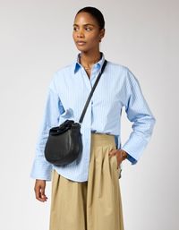 Sac à main en cuir certifié | noir " coco croissant black soft grain leather"