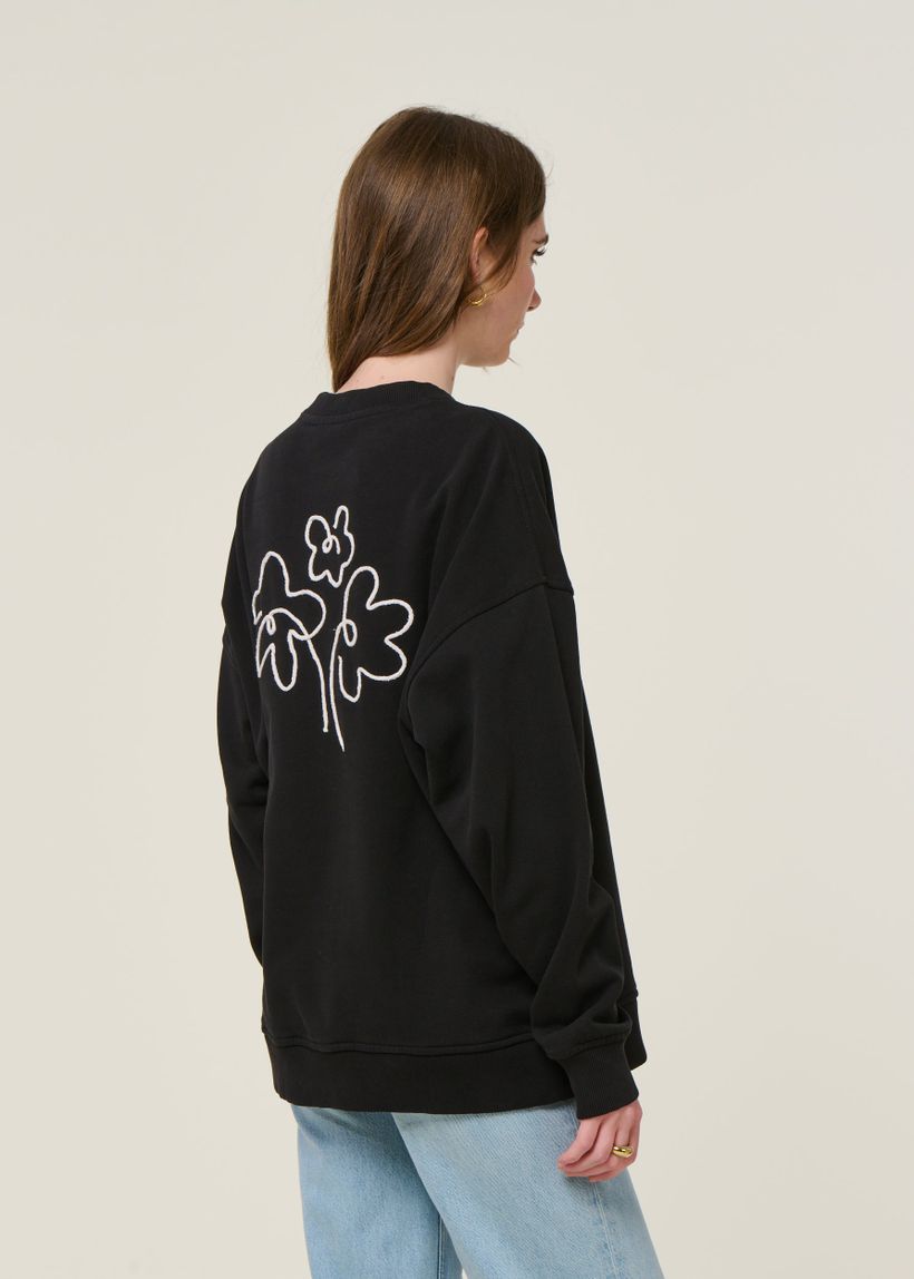 Sweatshirt oversize brodé en coton bio | noir "flower rope black jimena sweatshirt - black" - Thinking Mu