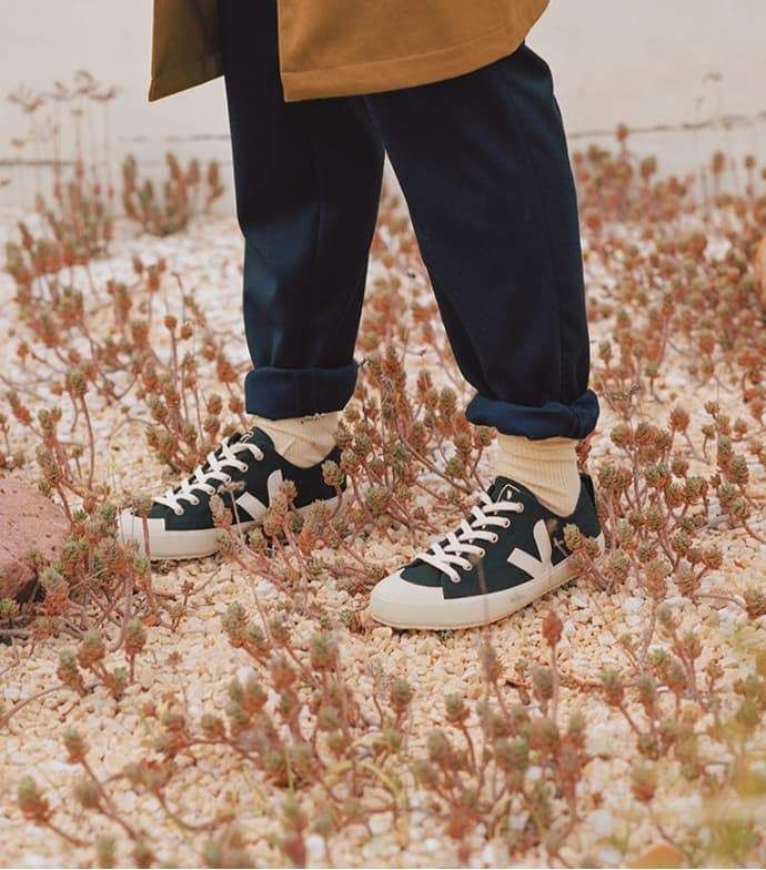 Baskets basses en coton bio noir et blanc 