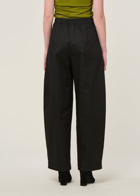 Pantalon ballon en coton bio | noir "yauri - black" - Jan'n June
