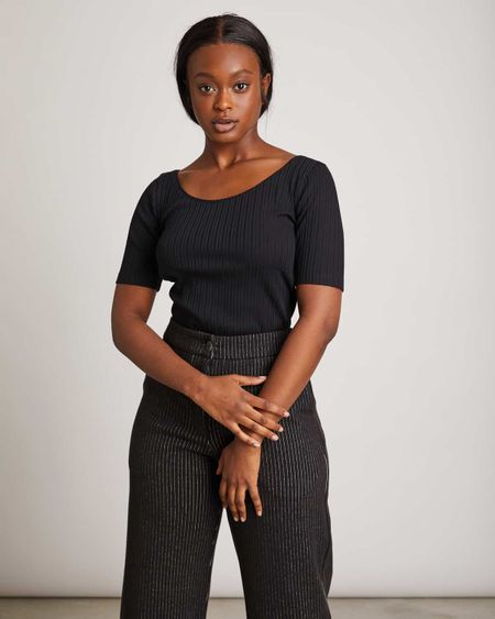 T-shirt côtelé noir en tencel - scoop