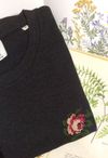 T-shirt brodé noir en coton bio - rose - Johnny Romance
