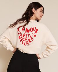 Sweat brodé en coton bio | crème "sweat l'amour est déclaré  crème rouge"