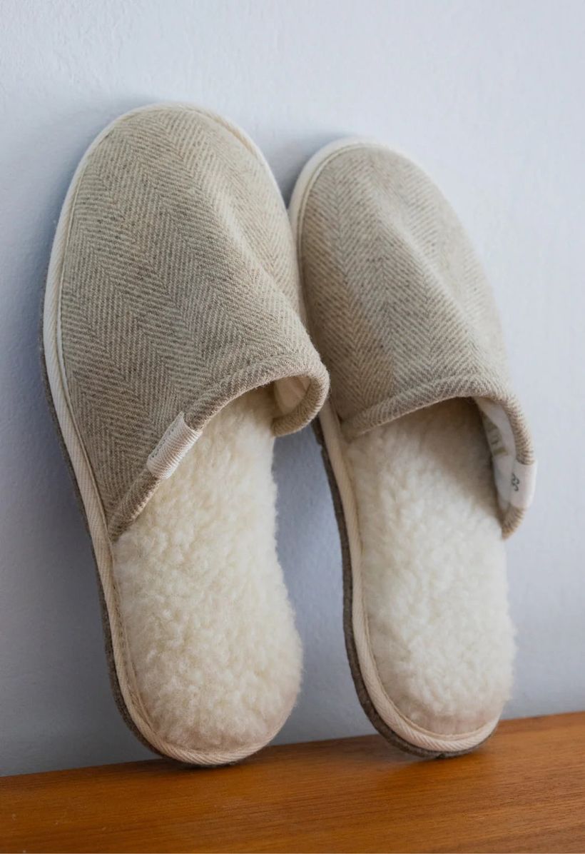 Chaussons en laine recyclée | beige "simone chevrons beige" - Caussun