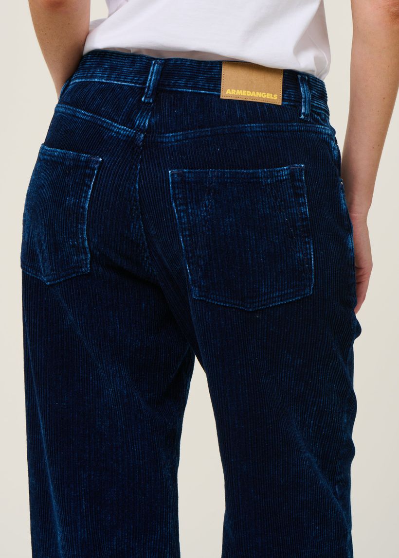 Pantalon velours côtelé en coton bio | bleu "haayi indigo cord - indigofera" - Armedangels