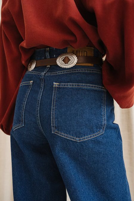 Jean évasé en coton bio et recyclé | bleu foncé "sara high loose stone indigo" - Mud Jeans