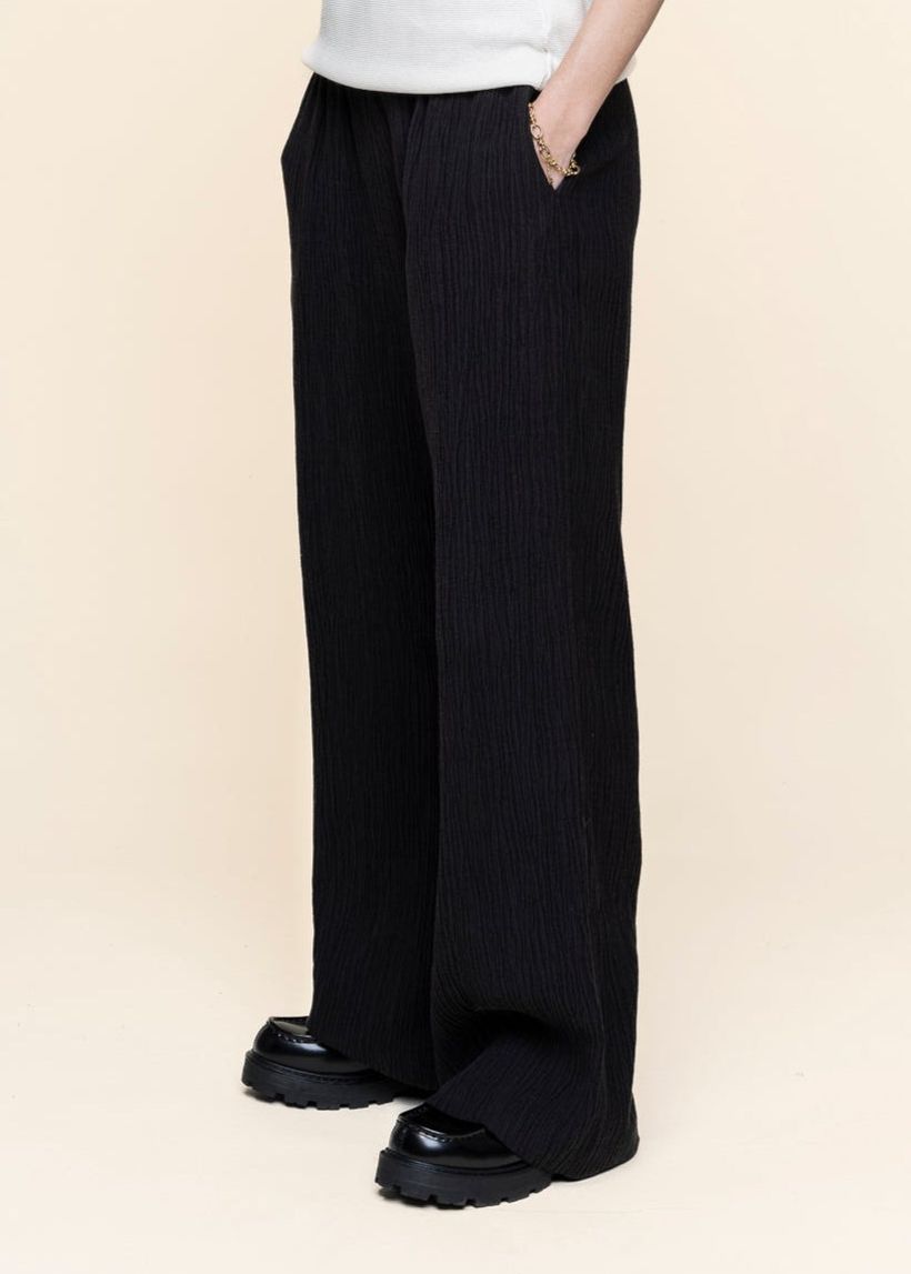 Pantalon ample texturé en tencel | noir "hava - black" - Jan'n June