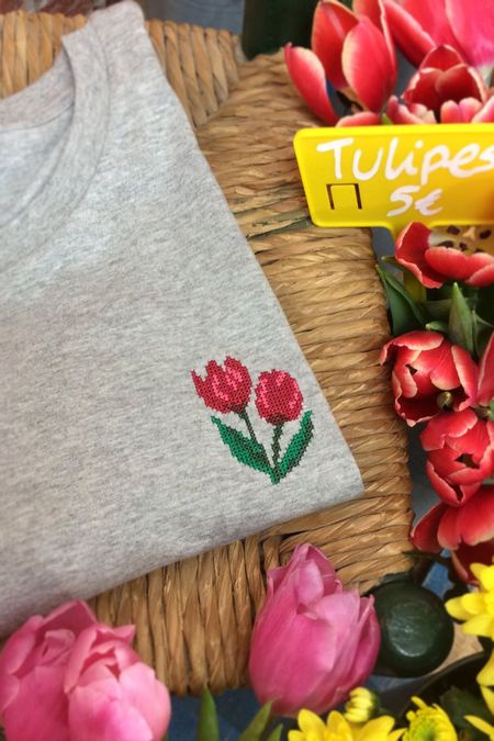 T-shirt brodé gris chiné en coton bio - tulipes