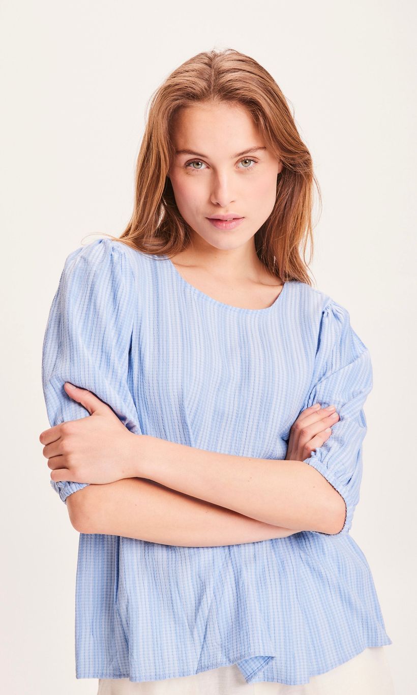 Blouse bleue rayée en ecovero - lily puff sleeve chambray blue - Knowledge Cotton Apparel