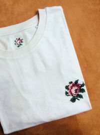 T-shirt brodé écru chiné en coton bio - rose femme