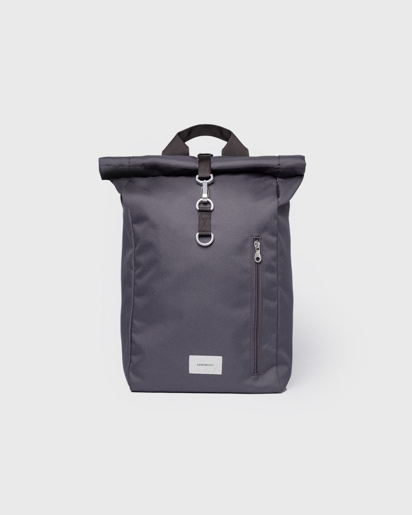 Sac à dos 19l en matière recyclée | noir "ground rolltop backpack l - asphalt with black webbing" - Sandqvist