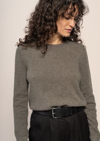 Pull en laine mérinos recyclée | kaki "light merino wool crew - dusty olive"