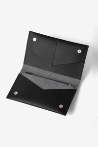 Portefeuille noir en cuir recyclé - flat purse
