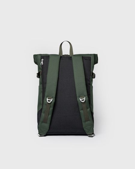 Sac à dos 23l en matière recyclée | vert "icon rolltop backpack m - dawn green with dark brown leather" - Sandqvist
