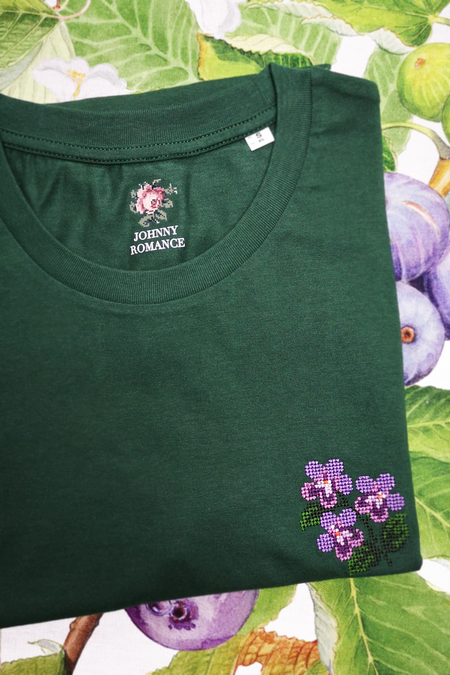 T-shirt vert bouteille brodé en coton bio - violettes vert bouteille