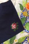 T-shirt brodé bleu canard en coton bio - rose - Johnny Romance