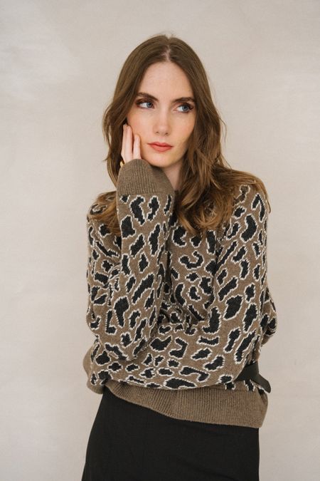Pull à motif léopard en laine | marron "diliriaa leopaa - walnut cream" - Armedangels