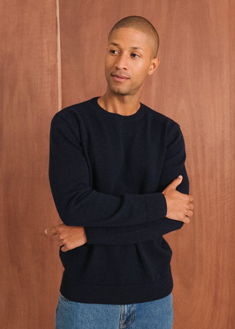 Pull en laine mérinos recyclée | marine - WeDressFair Essentiels